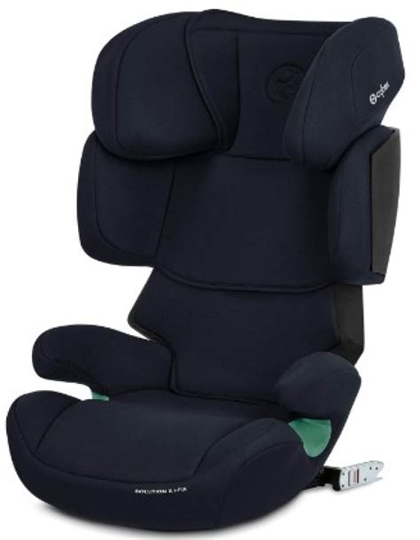 Foto de una silla de coche infantil debidamente protegida con una funda de viaje acolchada