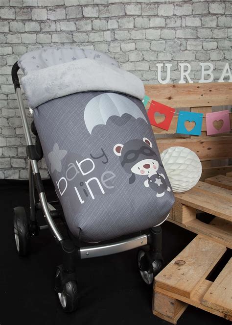 Imagen de la colección Paracaidista Gris Babyline, mostrando el diseño del osito paracaidista en tonos grises.