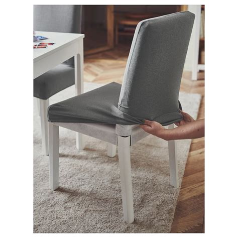 Foto detallada de la Funda de Silla Paracaidista Gris, mostrando los ojales de velcro y el sistema de sujeción.