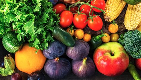 Fotografía de diferentes frutas y hortalizas producidas por el Grupo La Caña
