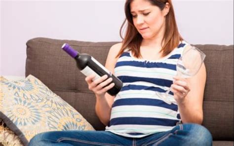Esquema de las consecuencias de la exposición prenatal al alcohol
