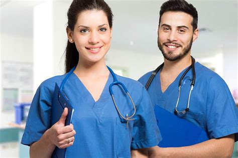 Fotografía del equipo médico y auxiliar de Clínica Norba