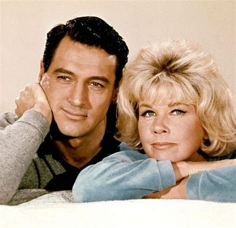Fotograma de Rock Hudson y Doris Day en una de sus comedias románticas, mostrando la química en pantalla.