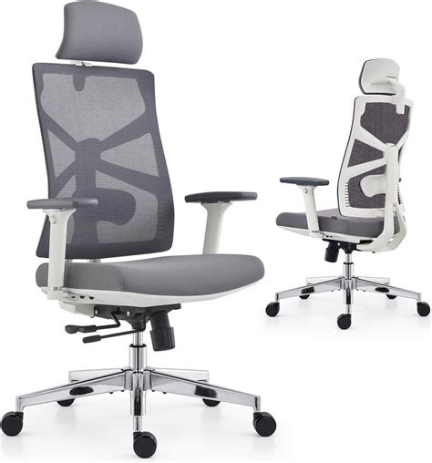 Esquema técnico que muestra la estructura ergonómica en forma de V y el sistema de protección lateral SICT de la silla KIDFIX III M