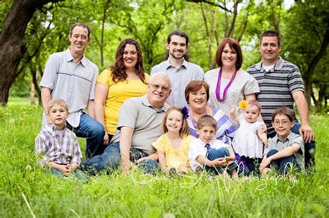 Foto de familia numerosa o padres con varios hijos