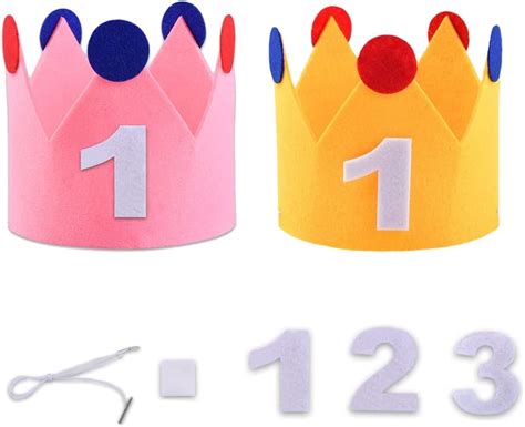 Primer plano de una corona de cumpleaños con números intercambiables (1, 2, 3)