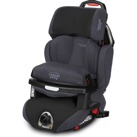Fotografía de la silla Casualplay Volta Fix instalada en un coche, mostrando la orientación a contramarcha y el soporte de la pata.