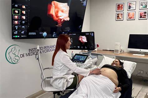 Esquema de control prenatal: ecografía cervical, monitoreo de infecciones y seguimiento de antecedentes clínicos.