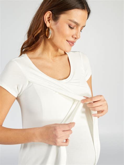 Diseño de camiseta de lactancia con apertura discreta