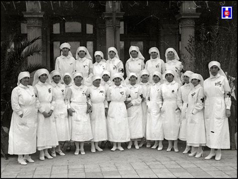 Foto histórica de un grupo de matronas españolas de principios del siglo XX