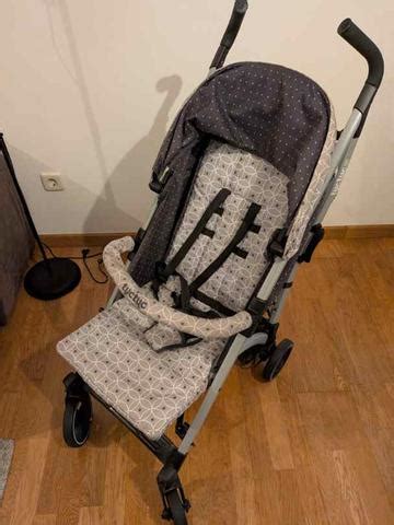 Silla de paseo con funda Tuc Tuc colorida y a la moda