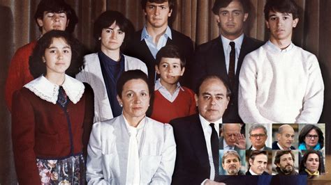 Esquema de la estructura familiar Pujol con los nombres de Jordi Pujol y Marta Ferrusola y sus siete hijos