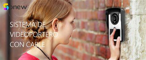 Infografía comparativa: Vigilancia con cámara vs. Intercomunicador de audio