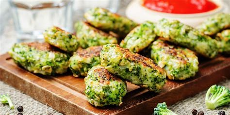 Croquetas de brócoli y calabaza en un plato