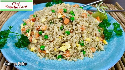 Arroz frito con quinoa y brócoli en un bol