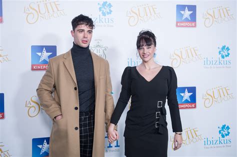 Fotografía de archivo de Beatriz Rico junto a su hijo Marco Ramírez en un evento público