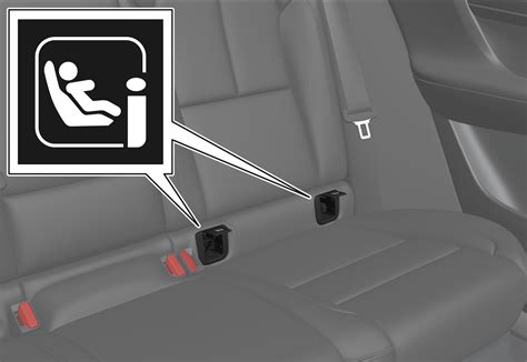 Interior de una furgoneta familiar con asientos flexibles y puntos ISOFIX