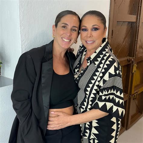 Fotografía de archivo de Isabel Pantoja junto a su madre, Ana Martín, en un evento público.
