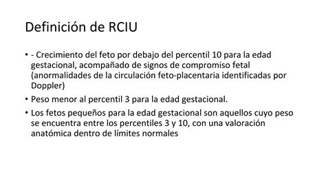 Diagrama comparativo de fetos pequeños constitucionales y fetos con crecimiento intrauterino restringido, destacando asimetría y hallazgos Doppler.