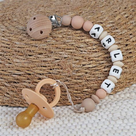 Diseños de chupetes personalizados con nombres y frases