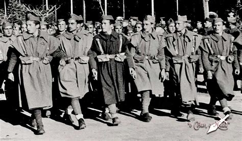 Foto histórica de jóvenes reclutas de la Quinta del Biberón durante la Guerra Civil Española