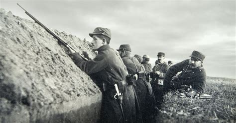Foto de trincheras y posiciones defensivas en la Batalla del Ebro