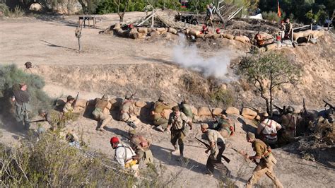 Recreación artística de un combate intenso en la Batalla del Ebro