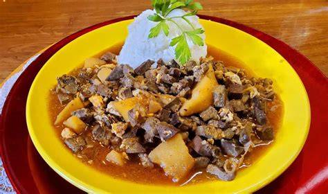 Imagen de chanfaina de chivito o cordero en un plato tradicional