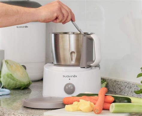 Robot de cocina Suavinex con alimentos para bebé