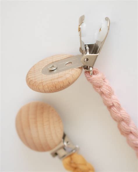 Detalle de un porta chupete de la colección Kimono de Tuc Tuc.