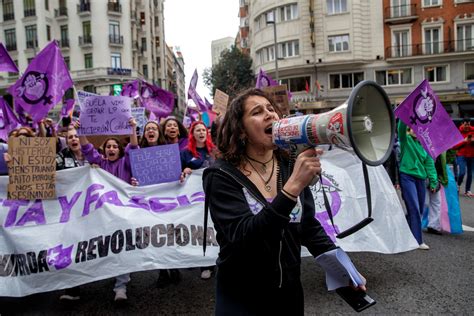Manifestación de mujeres en Túnez pidiendo más libertades, 20 enero 2011