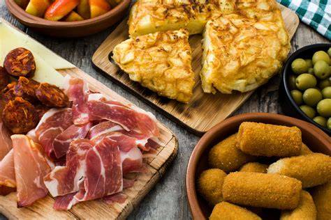 variedad de tapas y roscas en La Bodeguita de Tetín