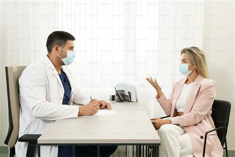 Fotografía de un edificio de consulta médica en Estepona