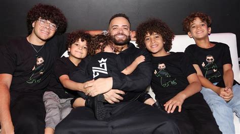 Nacho Mendoza en una foto familiar con algunos de sus hijos