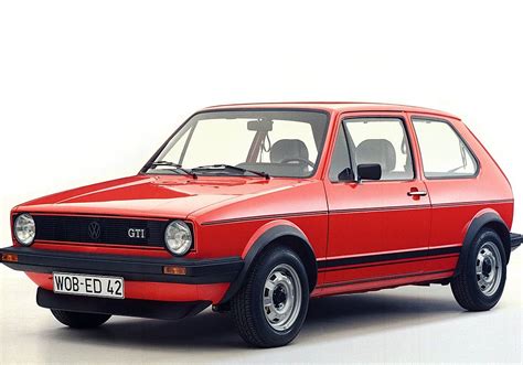 Fotografía histórica del primer prototipo del Golf GTI en color Rojo Marte