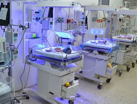 Infografía: Equipamiento médico común en una UCIN
