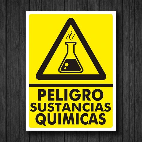 Señal de advertencia de seguridad para el manejo de productos químicos agrícolas