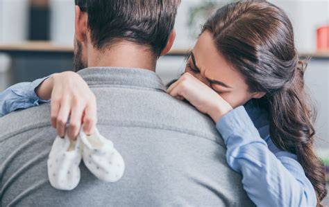 Foto temática sobre el duelo o la pérdida perinatal, mostrando empatía o apoyo