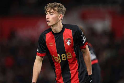 Dean Huijsen en un partido con la camiseta del Bournemouth en la Premier League