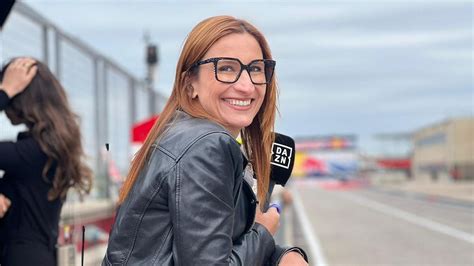Fotografía de Izaskun Ruiz durante una cobertura en el paddock de MotoGP