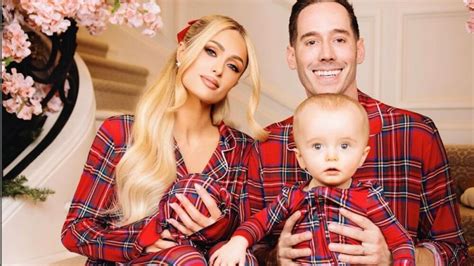 Paris Hilton y Carter Reum con sus hijos Phoenix y London en una foto familiar