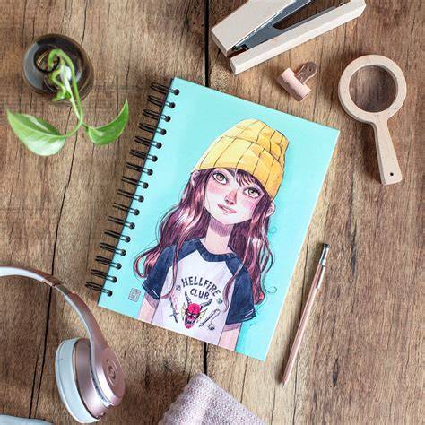 Vista de un cuaderno de tapa dura con anillas y diseño de Esther Gili