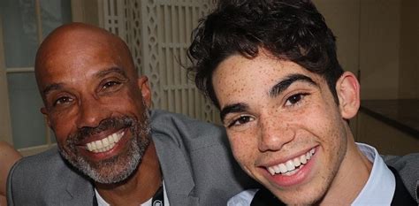 Foto familiar de Cameron Boyce con sus padres