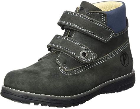 Variedad de colores y diseños de zapatillas altas para niños