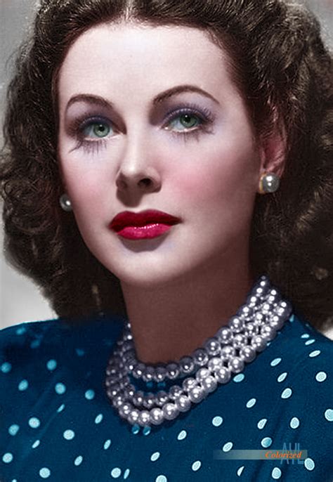 Retrato de Hedy Lamarr en su juventud en Viena, destacando su elegancia y sofisticación europea