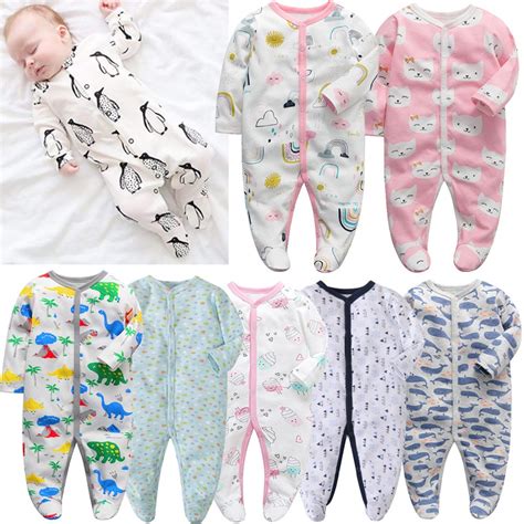Ejemplos de bodies de manga corta y larga, y pijamas enteros para recién nacidos.