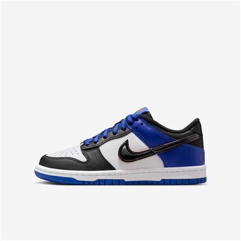 Variedad de zapatillas Nike Dunk para niños en diferentes colores y estilos