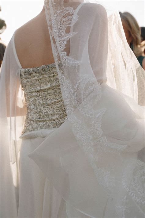 Fotografía: Detalle de la espalda de un vestido de novia con corsé ajustable para mayor comodidad