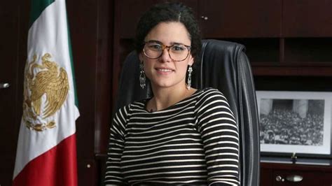 Infografía sobre la trayectoria política de Luisa María Alcalde