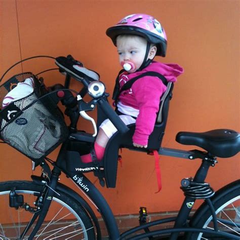 Collage de accesorios para sillas portabebés de bicicleta